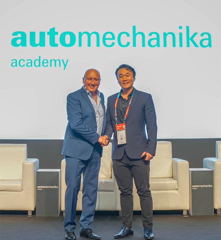 Derek shaking hands on stage at Automechanika Academy, Dubai